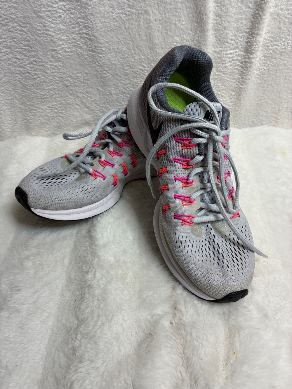 Nike Women’s Light Gray Running Shoes with Pink Accents